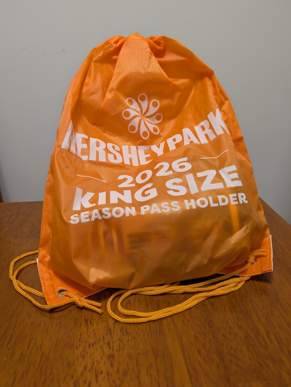 Hersheypark 2026 Season Pass Holder King Size Drawstring Bag Refillable Cup Cups